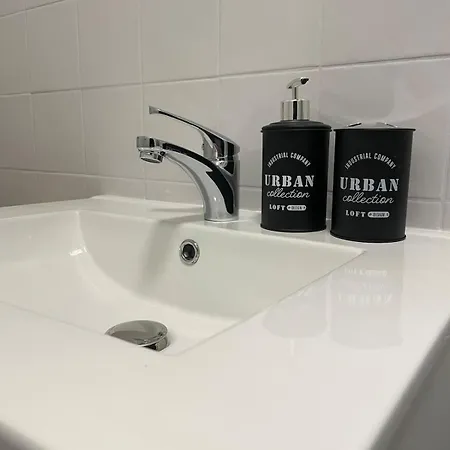 Rifugio Urbano Bologna Vicino Stazione, Fiera,airport&unipol Arena Parcheggio Pvt Apartment *